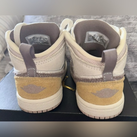 Air Jordan RETRO 1 MID SE CRAFT 'TAUPE HAZE' (GS) Toddler Size 6 - Picture 5 of 7